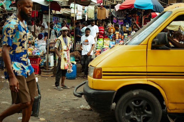 L'épopée fascinante des arts de rue : une plongée dans leur histoire captivante